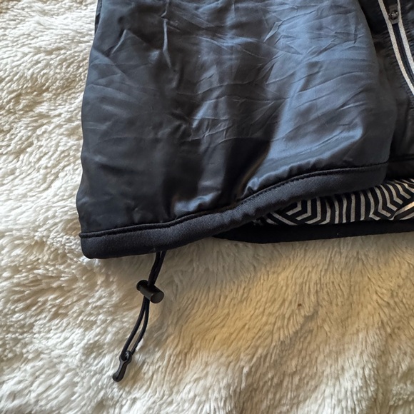 Women's Under Armour black insulated quilted Black Puffer Vest size XS - Picture 8 of 8